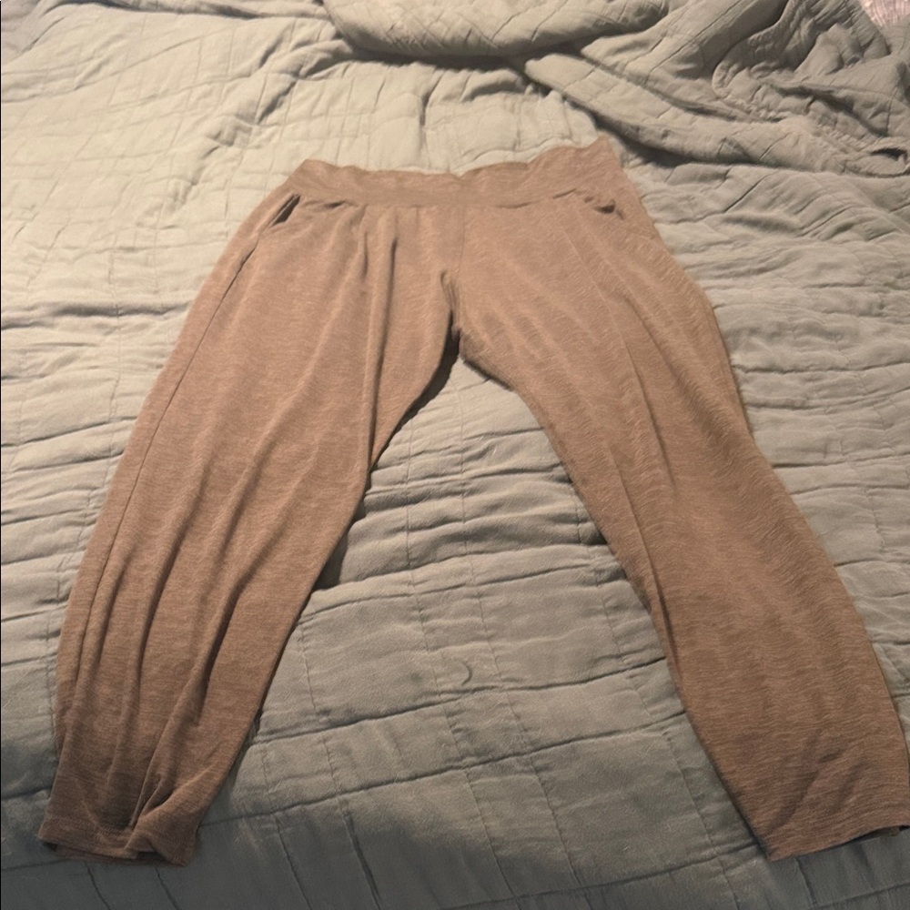Vuori At Ease Lux OLIVE GREEN Jogger Pants size M
